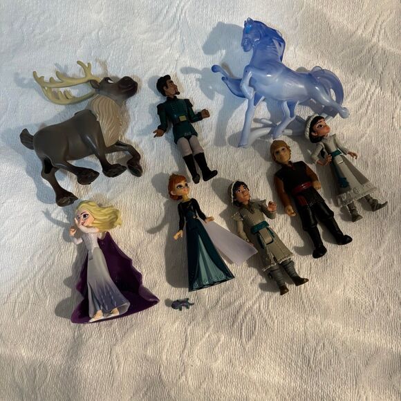 Frozen Disney Pixar Movie lot of 9 figurines salamander - Picture 1 of 5